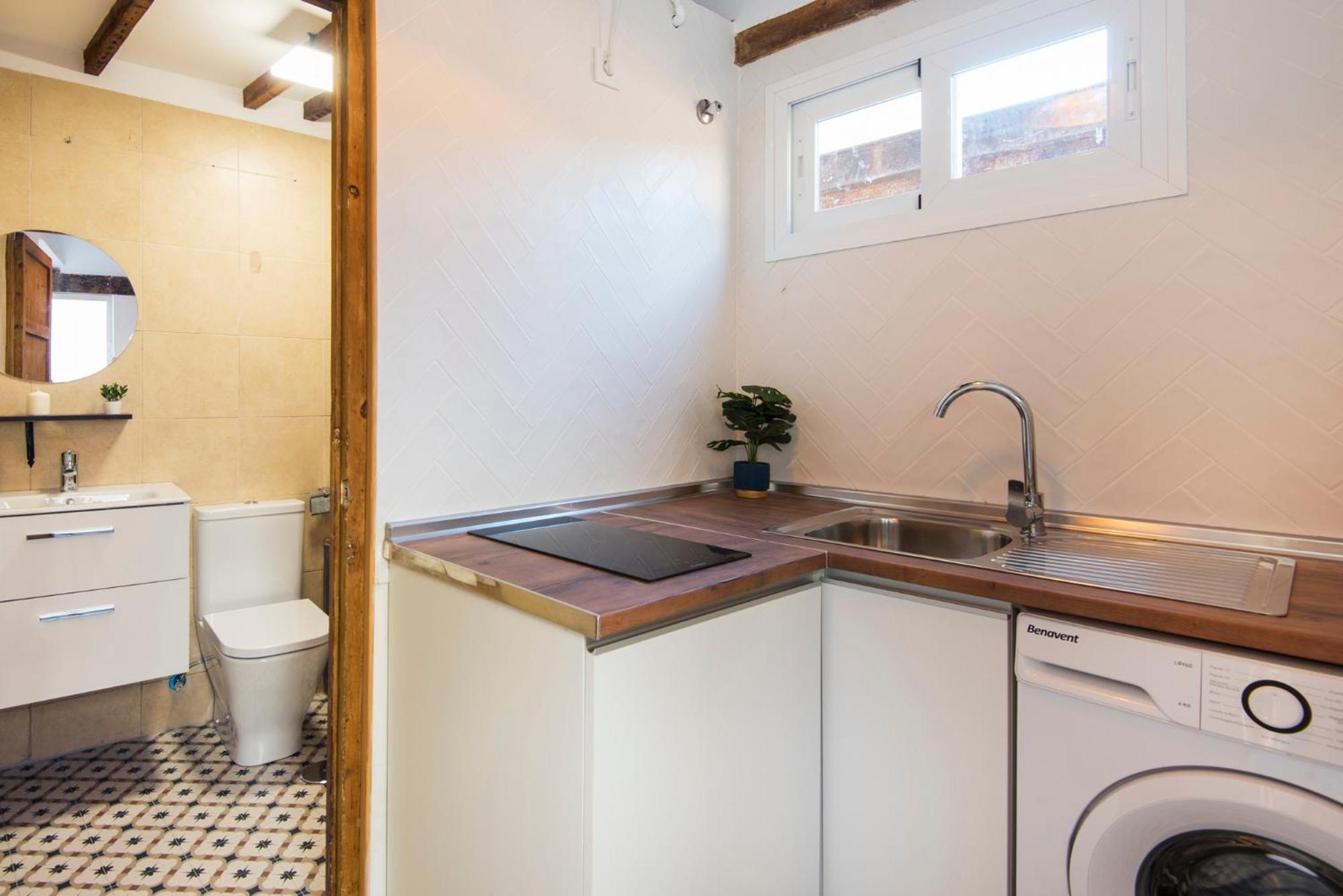 Picasso Square Penthouse, Sunny Terrace In The City Center Apartamento