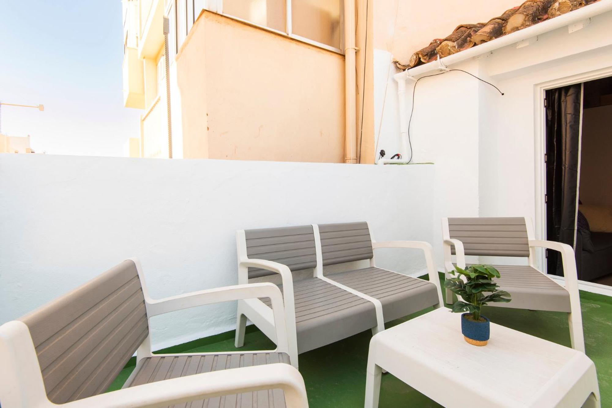 Picasso Square Penthouse, Sunny Terrace In The City Center Apartamento