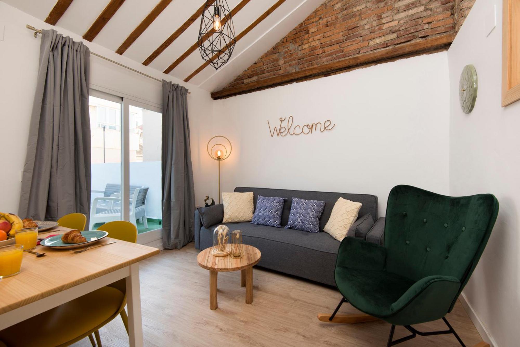 Picasso Square Penthouse, Sunny Terrace In The City Center Apartamento